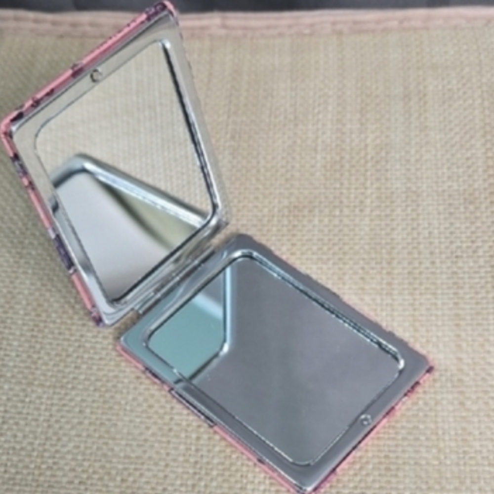 Compact Mirror - Picture 2 of 3